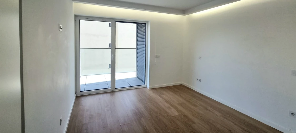 Apartamento T2 para Arrendamento em Santo Antonio dos Olivais Foto 12