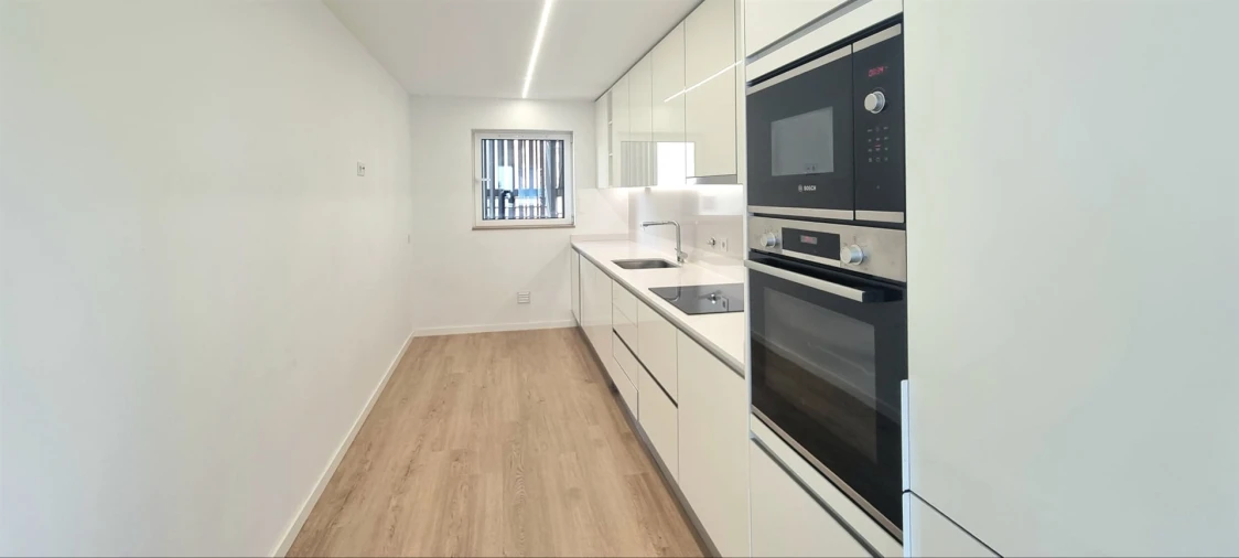 Apartamento T2 para Arrendamento em Santo Antonio dos Olivais Foto 7