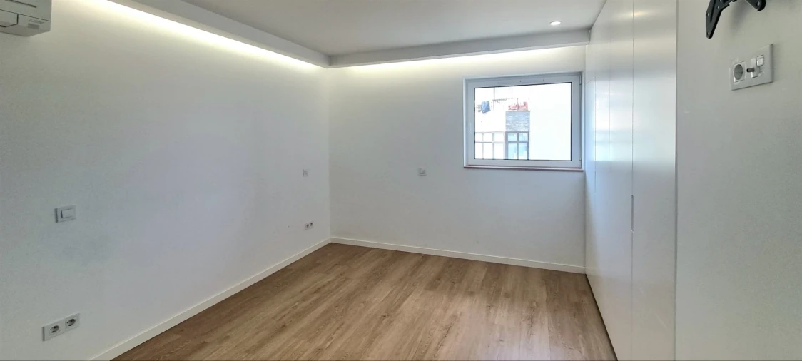 Apartamento T2 para Arrendamento em Santo Antonio dos Olivais Foto 15