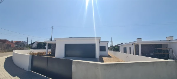 Moradia T3 para Venda em Souto da Carpalhosa e Ortigosa