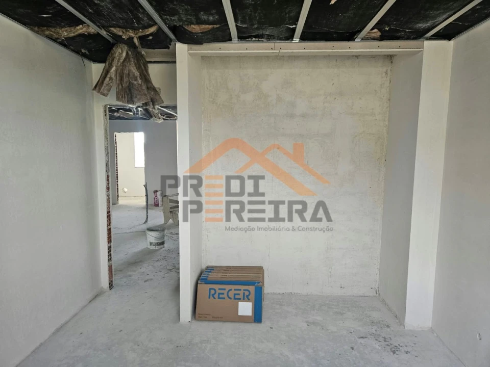 Apartamento T2 para Venda em Camarate, Unhos e Apelação Foto 35