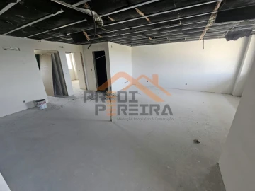 Apartamento T2 para Venda em Camarate, Unhos e Apelação