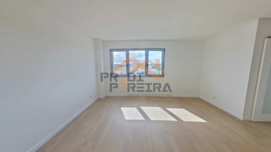 Apartamento T2 para Venda em Camarate, Unhos e Apelação Foto 18