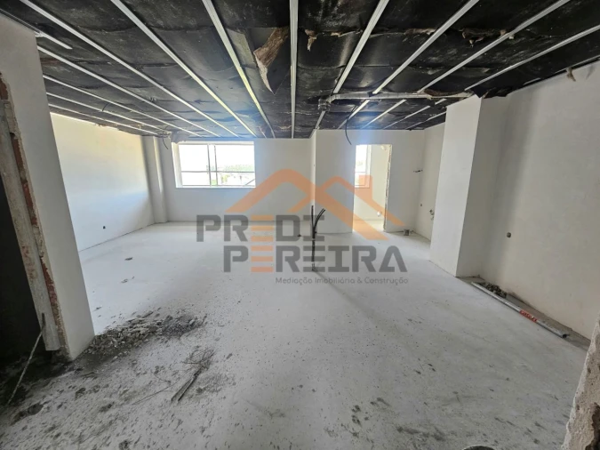 Apartamento T2 para Venda em Camarate, Unhos e Apelação Foto 33