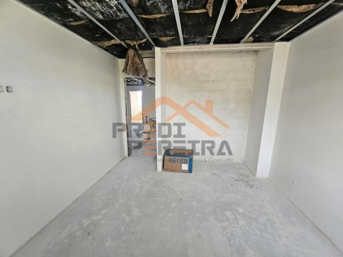Apartamento T2 para Venda em Camarate, Unhos e Apelação Foto 38