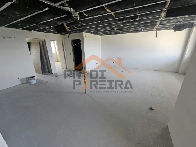 Apartamento T2 para Venda em Camarate, Unhos e Apelação Foto 42