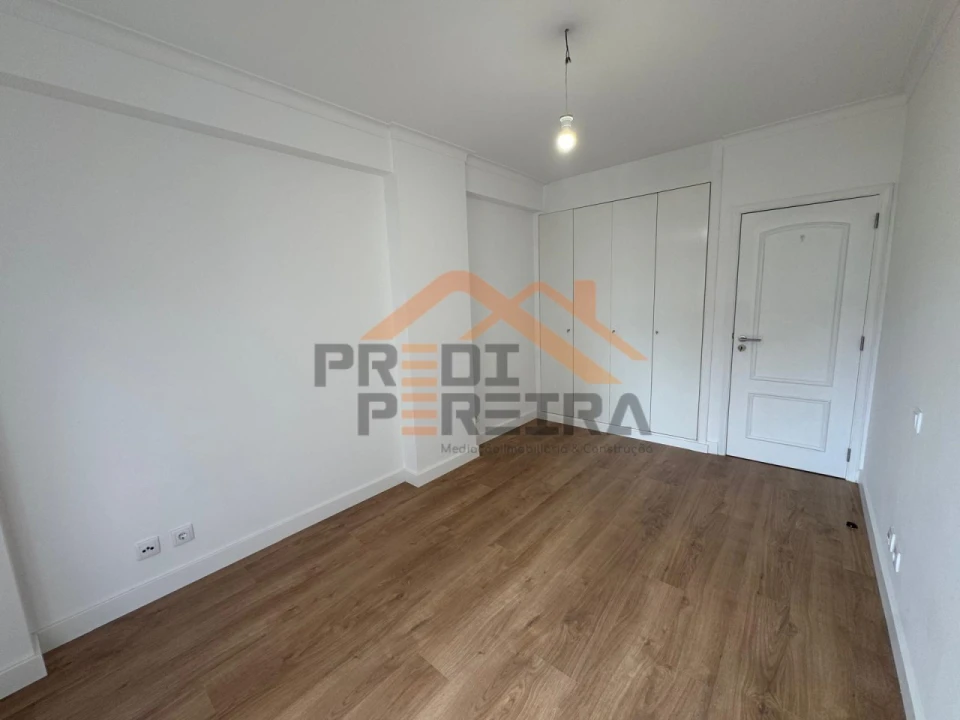 Apartamento T3 para Venda em São Domingos de Benfica Foto 17