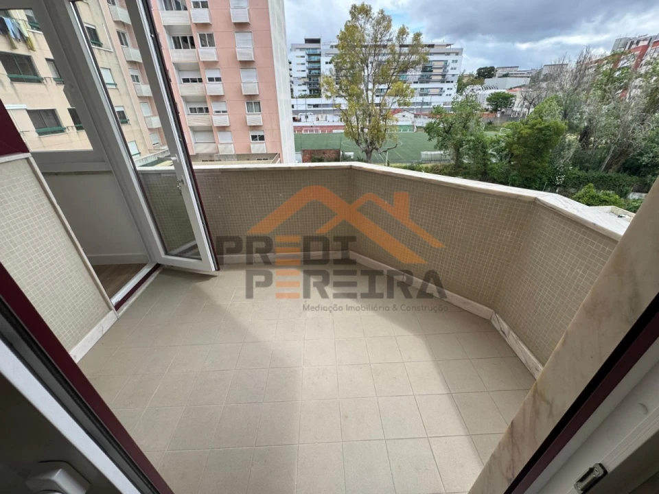 Apartamento T3 para Venda em São Domingos de Benfica Foto 24