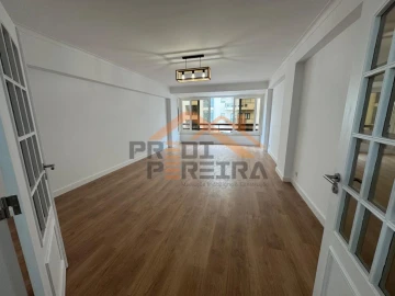 Apartamento T3 para Venda em São Domingos de Benfica
