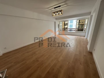 Apartamento T3 para Venda em São Domingos de Benfica