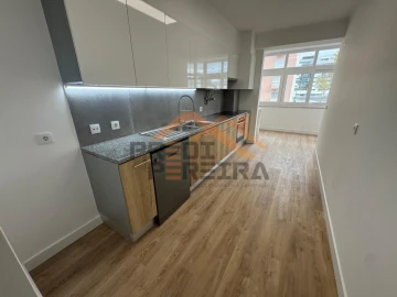 Apartamento T3 para Venda em São Domingos de Benfica