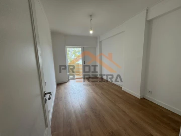 Apartamento T3 para Venda em São Domingos de Benfica
