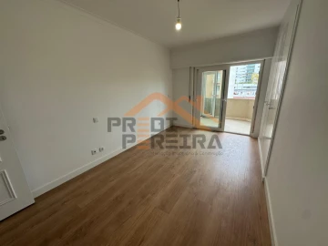Apartamento T3 para Venda em São Domingos de Benfica