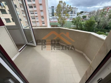 Apartamento T3 para Venda em São Domingos de Benfica