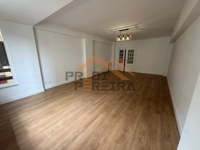 Apartamento T3 para Venda em São Domingos de Benfica Foto 5