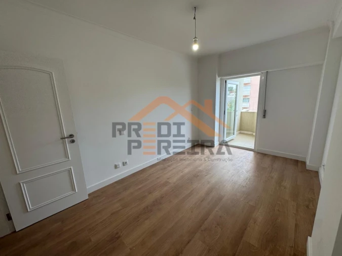 Apartamento T3 para Venda em São Domingos de Benfica Foto 16
