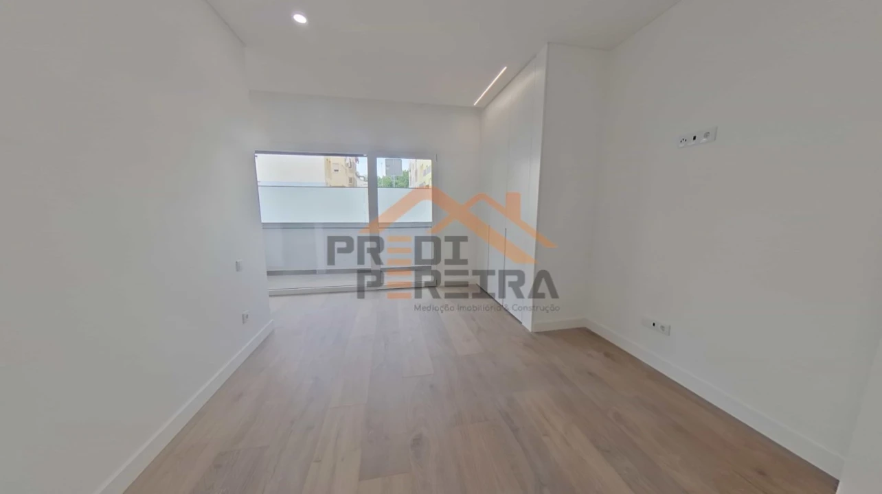 Apartamento T3 para Venda em Ramada e Caneças Foto 19