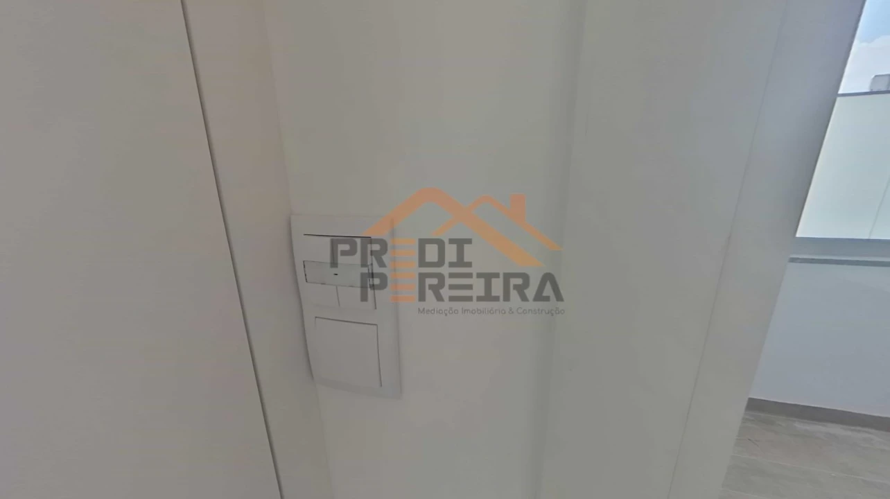 Apartamento T3 para Venda em Ramada e Caneças Foto 23