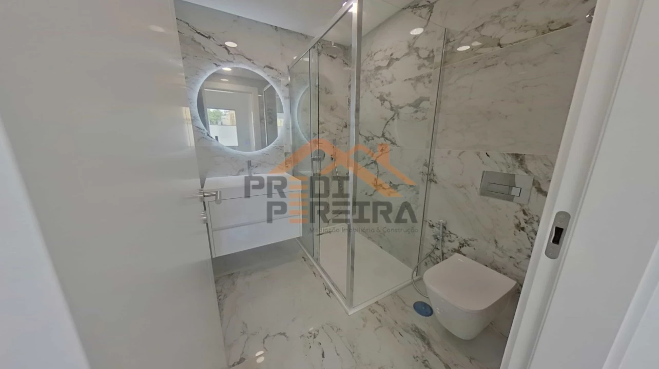 Apartamento T3 para Venda em Ramada e Caneças Foto 24