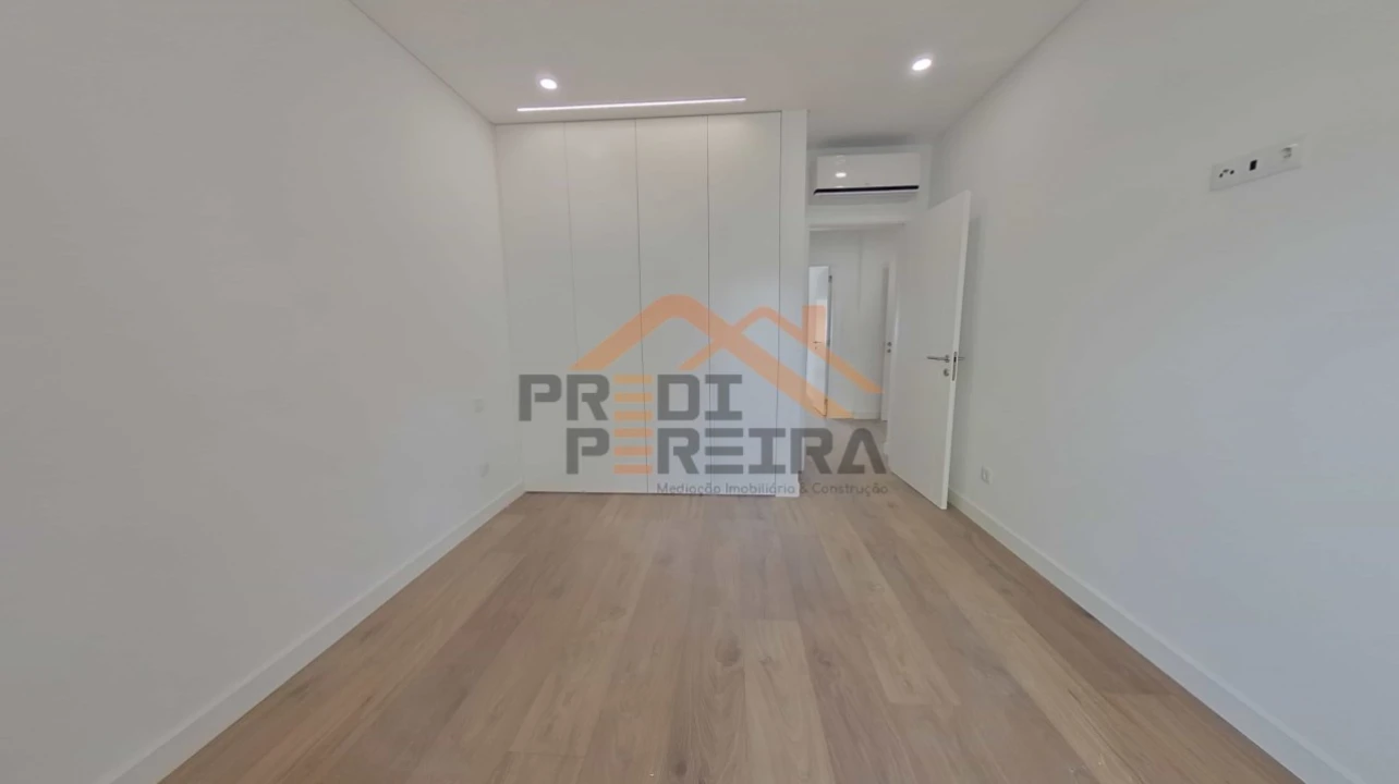 Apartamento T3 para Venda em Ramada e Caneças Foto 27