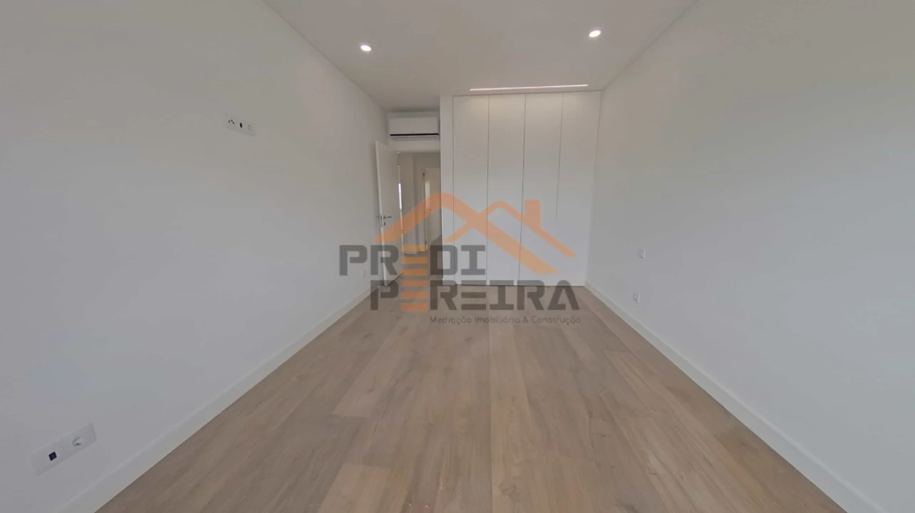 Apartamento T3 para Venda em Ramada e Caneças Foto 37