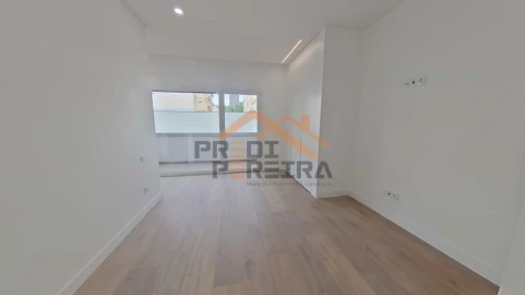 Apartamento T3 para Venda em Ramada e Caneças