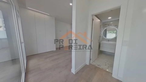 Apartamento T3 para Venda em Ramada e Caneças