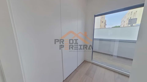 Apartamento T3 para Venda em Ramada e Caneças