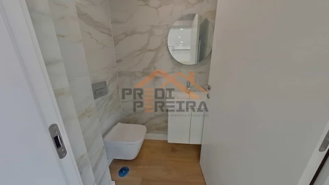 Apartamento T3 para Venda em Ramada e Caneças