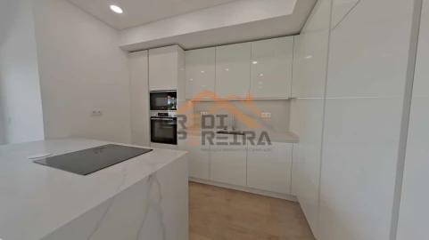 Apartamento T3 para Venda em Ramada e Caneças