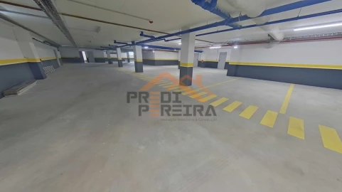 Apartamento T3 para Venda em Ramada e Caneças