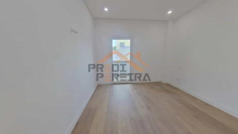 Apartamento T3 para Venda em Ramada e Caneças