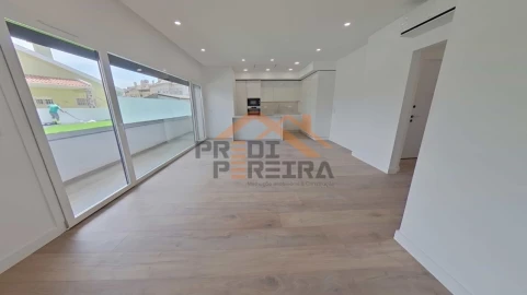 Apartamento T3 para Venda em Ramada e Caneças