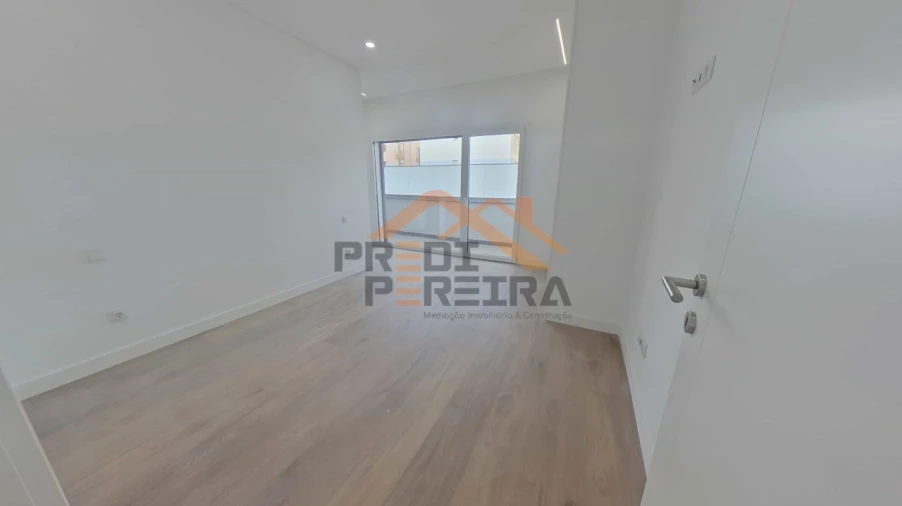 Apartamento T3 para Venda em Ramada e Caneças Foto 17