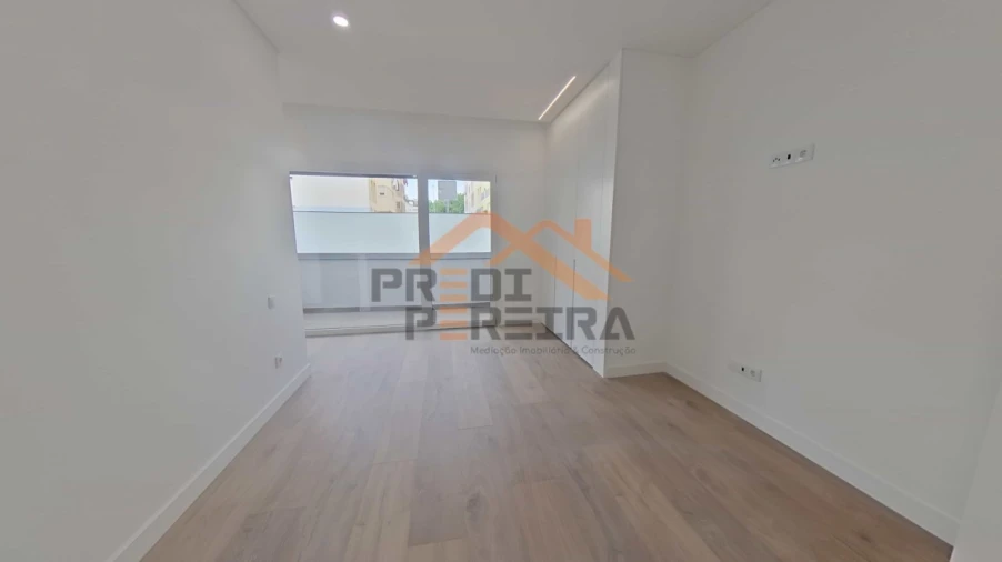 Apartamento T3 para Venda em Ramada e Caneças Foto 19