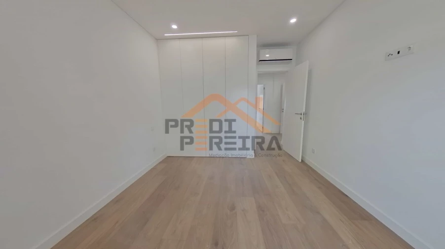 Apartamento T3 para Venda em Ramada e Caneças Foto 27