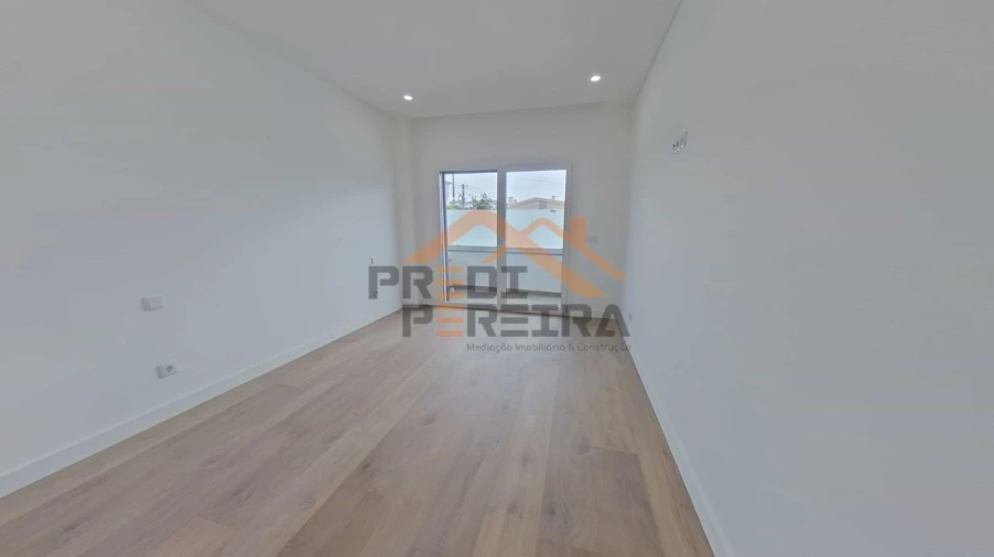 Apartamento T3 para Venda em Ramada e Caneças Foto 28