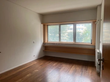 Apartamento T4 para Arrendamento em Matosinhos e Leça da Palmeira