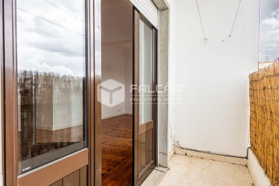 Apartamento T2 para Arrendamento em Marvila, Ribeira Santarém, São Salvador, São Nicolau
