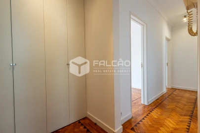 Apartamento T2 para Arrendamento em Marvila, Ribeira Santarém, São Salvador, São Nicolau