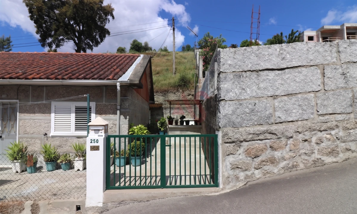 Moradia T2 para Venda em Caldas de Vizela (São Miguel e São João) Foto 2