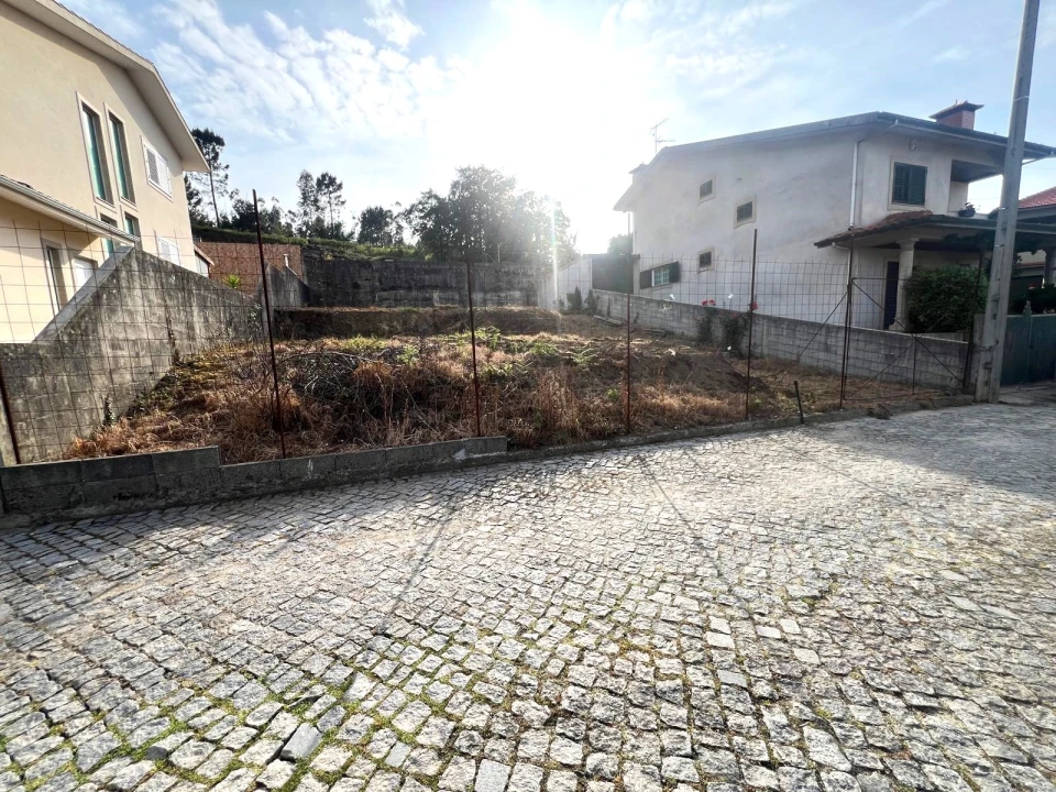 Terreno para Venda em Fornelo e Vairão Foto 1