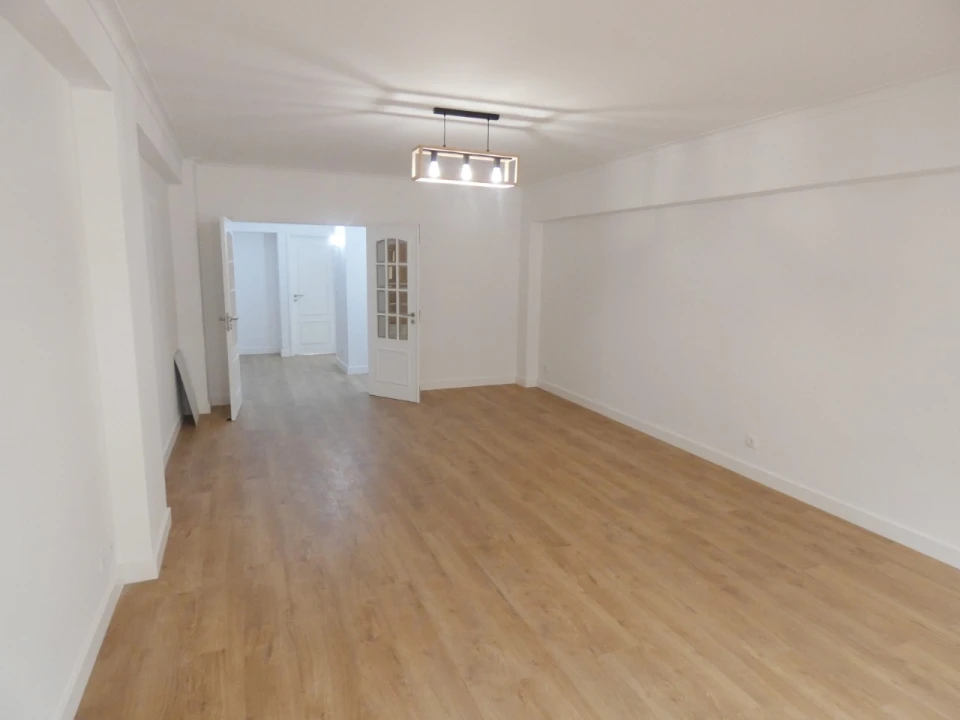 Apartamento T3 para Venda em São Domingos de Benfica Foto 4