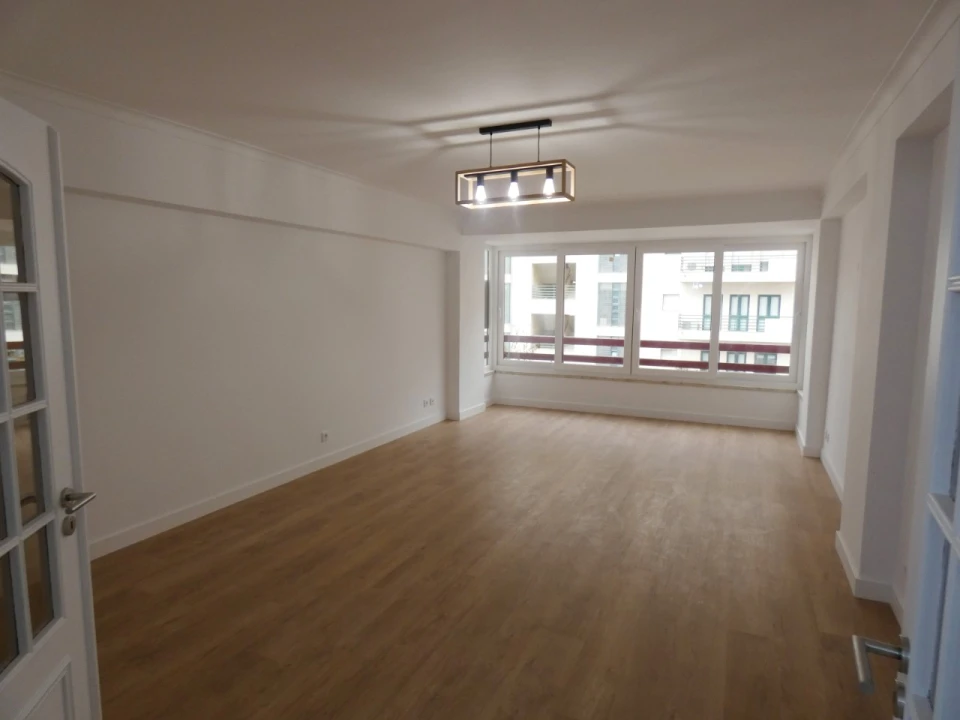 Apartamento T3 para Venda em São Domingos de Benfica Foto 2
