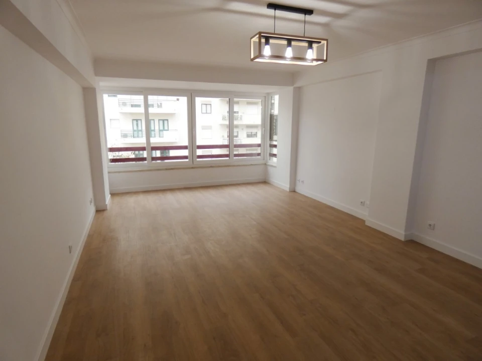 Apartamento T3 para Venda em São Domingos de Benfica Foto 3