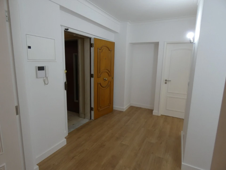 Apartamento T3 para Venda em São Domingos de Benfica Foto 6