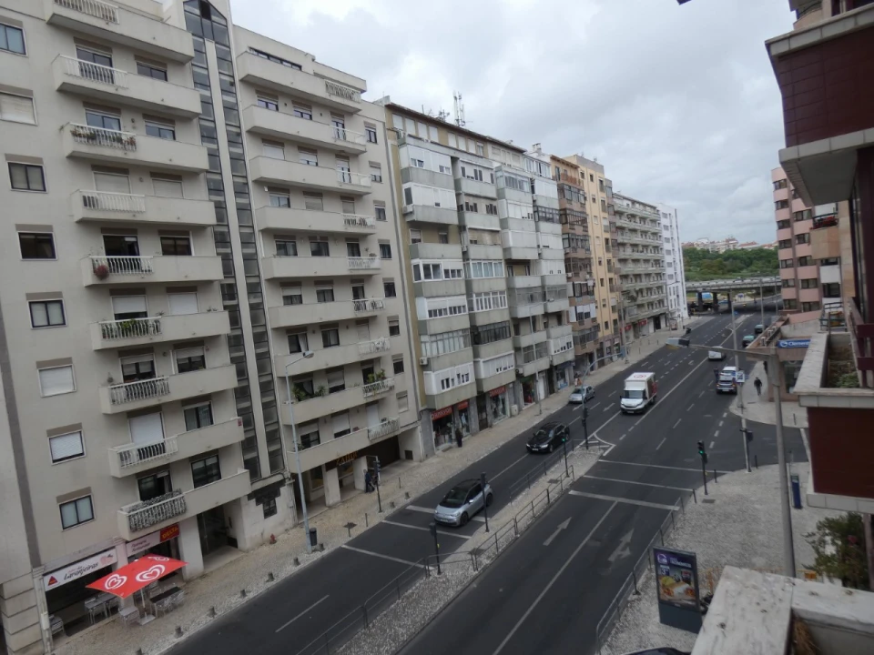 Apartamento T3 para Venda em São Domingos de Benfica Foto 1