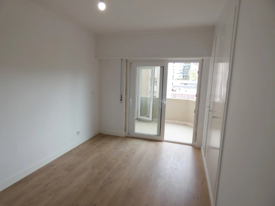 Apartamento T3 para Venda em São Domingos de Benfica Foto 13