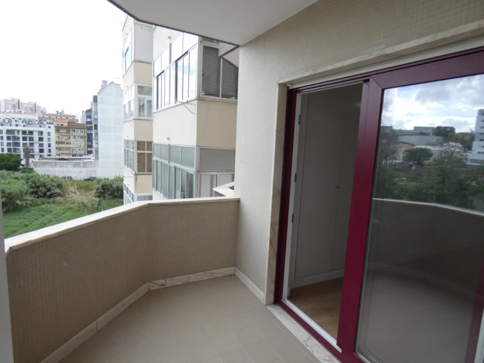Apartamento T3 para Venda em São Domingos de Benfica Foto 15