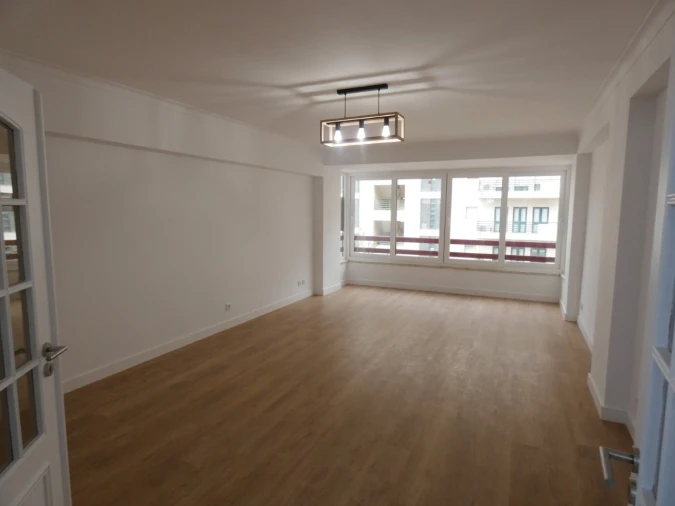 Apartamento T3 para Venda em São Domingos de Benfica Foto 2